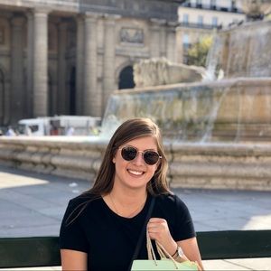 Meet your Posher, Jennifer